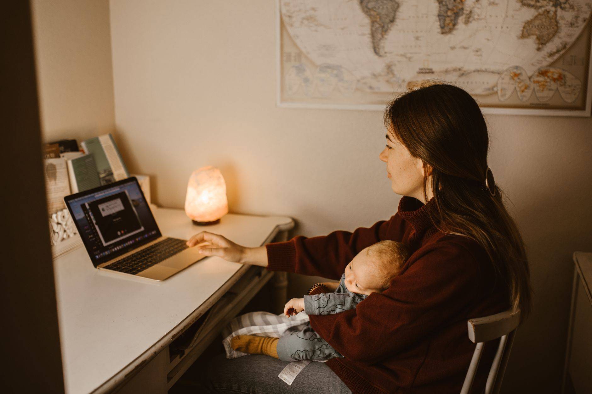 5 Ways to Manage Working Mom Guilt and Feel Good Again